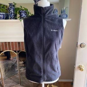 Columbia Vest in a size MEDIUM (women’s)